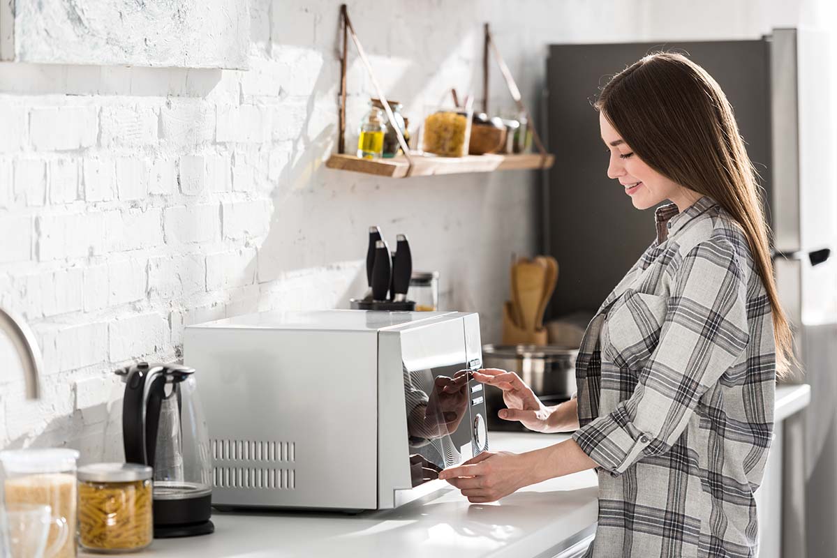 woman using a microwave